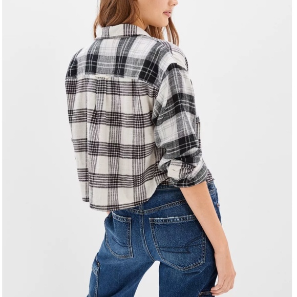 American Eagle Cozy Cropped Flannel Shirt | L | Black & White - Picture 2 of 6